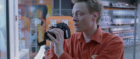 4-1-2-bc-14-helge-cu-camera-in-hands-0105065-2048x871-300dpi.jpg