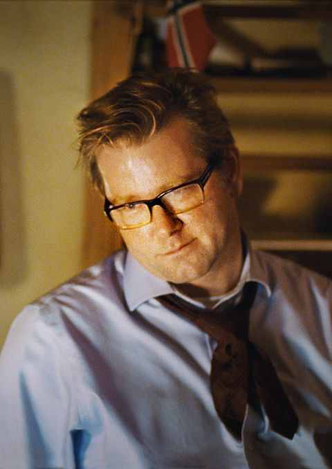 home-for-christmas_stills_medium_Knut_happy-after-birth.jpg